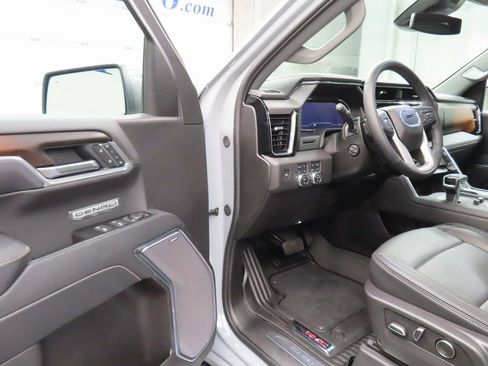 Used 2025 GMC Sierra 1500 Denali AWD/4WD image 45