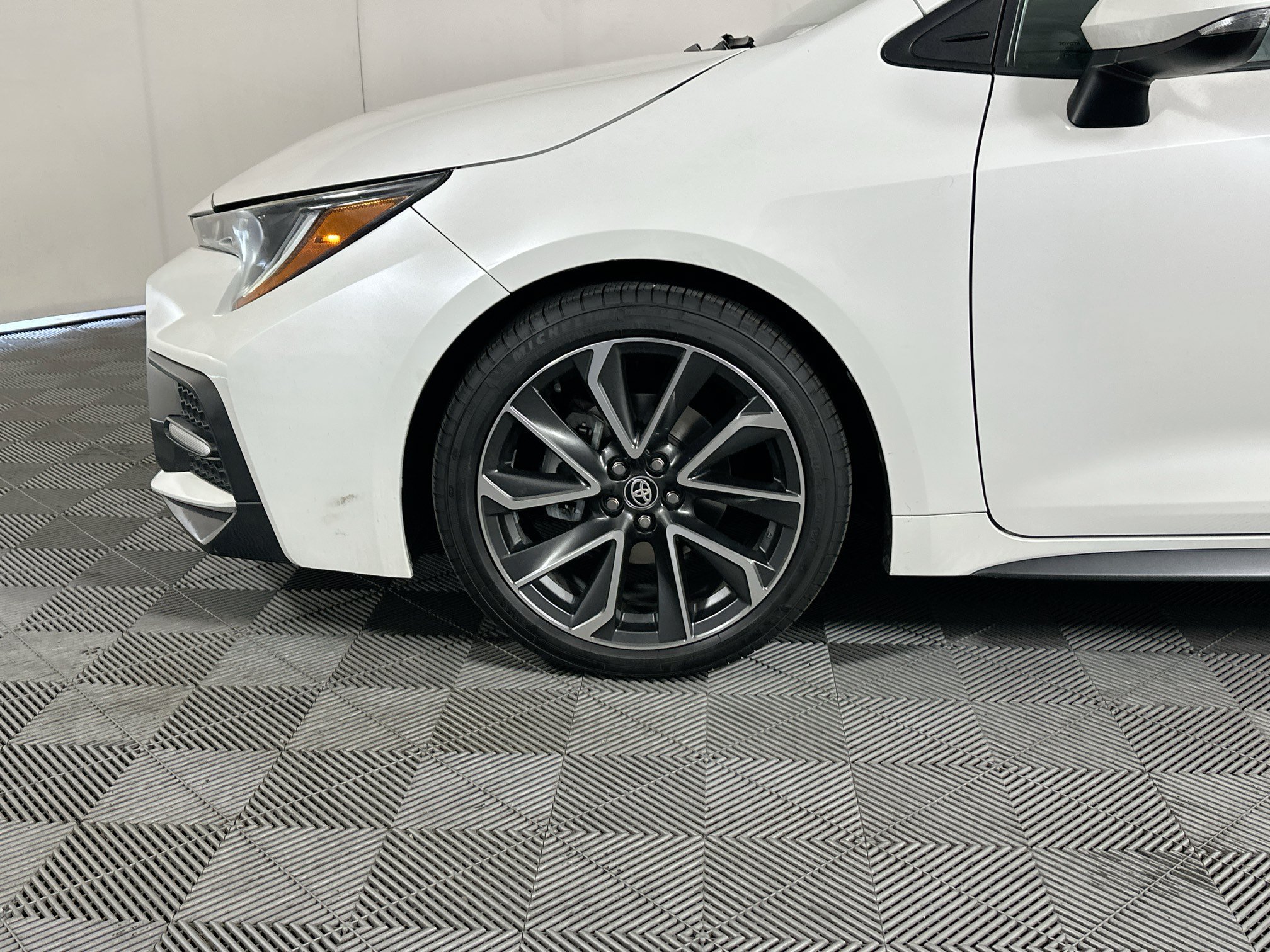 Used 2020 Toyota Corolla SE w/ SE Premium Package FWD image 11
