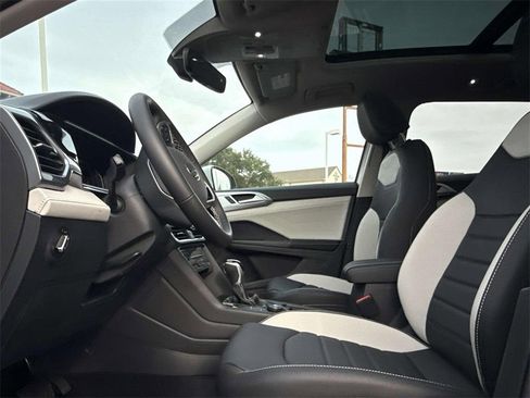 New 2026 Volkswagen Taos SEL image 11