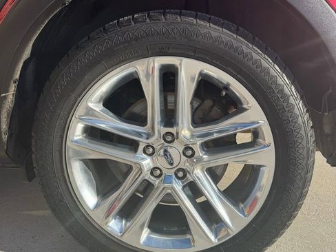 Used 2016 Ford Explorer Limited image 19