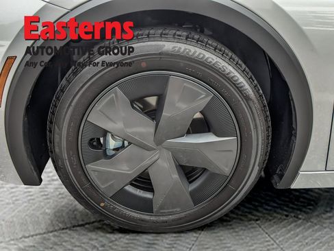 Used 2025 Toyota Prius Plug-In Hybrid image 28