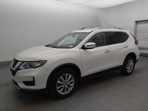 Used 2020 Nissan Rogue SV FWD image 2
