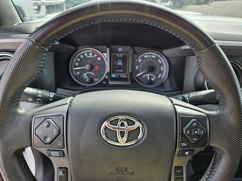 Used 2021 Toyota Tacoma TRD Sport w/ TRD Premium Sport Package AWD/4WD image 21