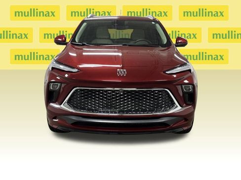 Used 2025 Buick Encore GX Avenir w/ Avenir Technology Package image 5
