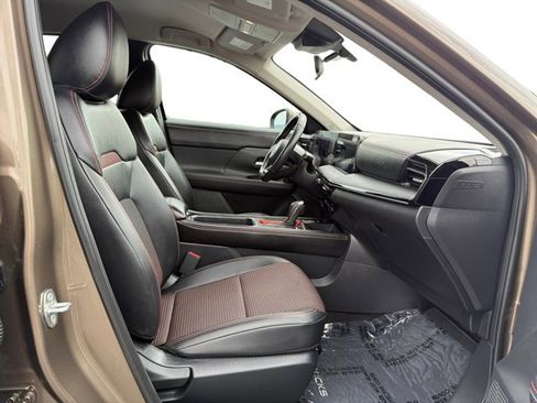 Used 2025 Nissan Kicks SR image 12