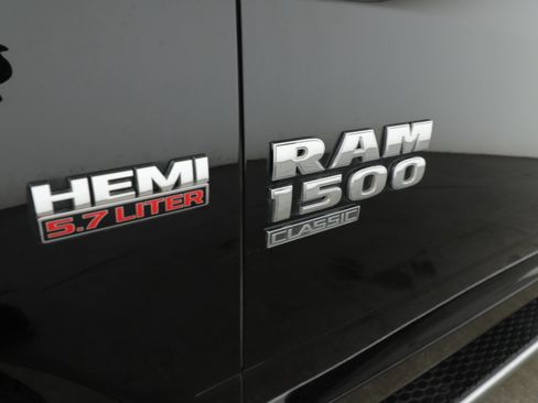 Used 2020 RAM 1500 Classic SLT w/ Luxury Group image 6