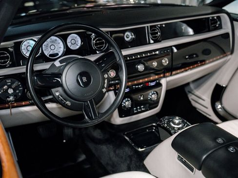 Used 2015 Rolls-Royce Phantom Drophead Coupe image 15