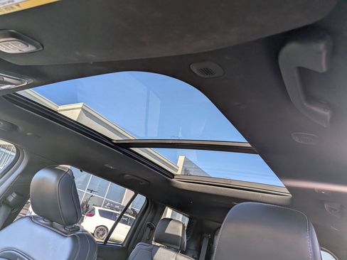 Used 2024 Jeep Grand Cherokee L Limited w/ Luxury Tech Group II image 15