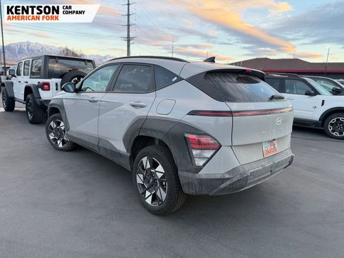 Used 2025 Hyundai Kona SEL image 2