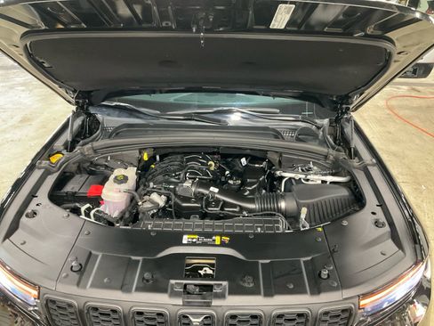 Used 2024 Jeep Grand Cherokee Limited w/ Luxury Tech Group II AWD/4WD image 23