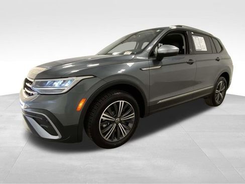 Used 2024 Volkswagen Tiguan SE image 5
