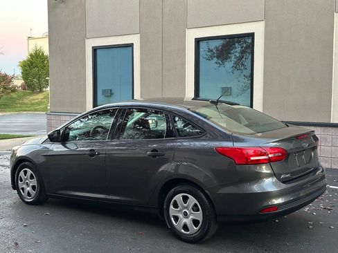 Used 2018 Ford Focus S image 4