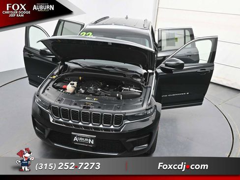 Used 2023 Jeep Grand Cherokee Laredo w/ Luxury Tech Group I image 32