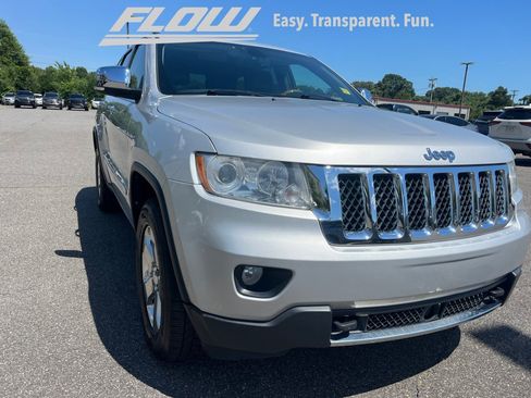 Used 2013 Jeep Grand Cherokee Overland w/ Advance Technology Group AWD/4WD image 26