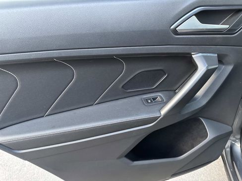 Certified 2022 Volkswagen Tiguan SE image 9