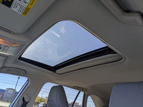 Used 2021 Toyota RAV4 XLE Premium image 22