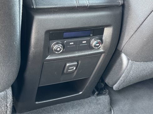 Used 2023 Chevrolet Traverse LT FWD image 12