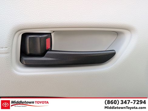 Used 2023 Toyota Corolla Cross L image 11