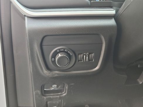 New 2026 Jeep Grand Cherokee Altitude AWD/4WD image 18