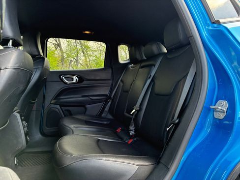 Used 2025 Jeep Compass Trailhawk image 24