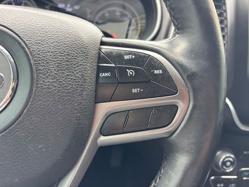 Used 2019 Jeep Cherokee Latitude Plus w/ Cold Weather Group image 23