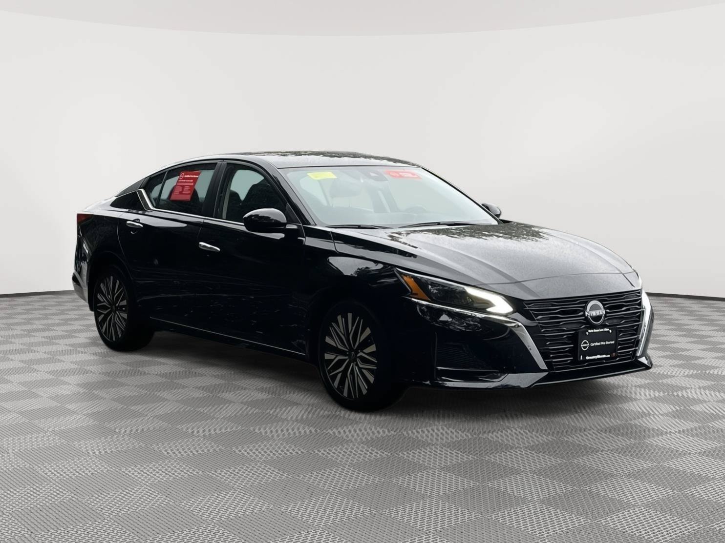 Used 2023 Nissan Altima 2.5 SV w/ SV Premium Package AWD/4WD image 3