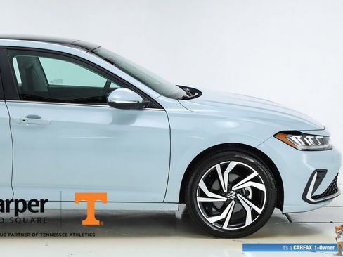 Used 2025 Volkswagen Jetta SEL image 12