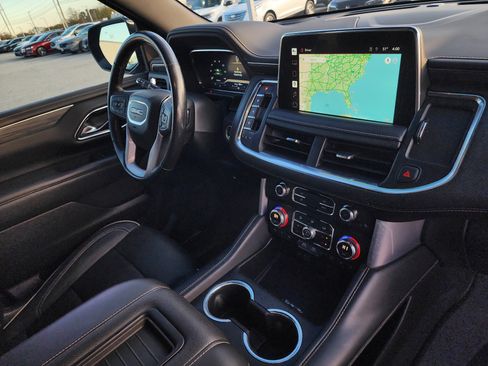 Used 2022 GMC Yukon SLT w/ SLT Premium Package image 16