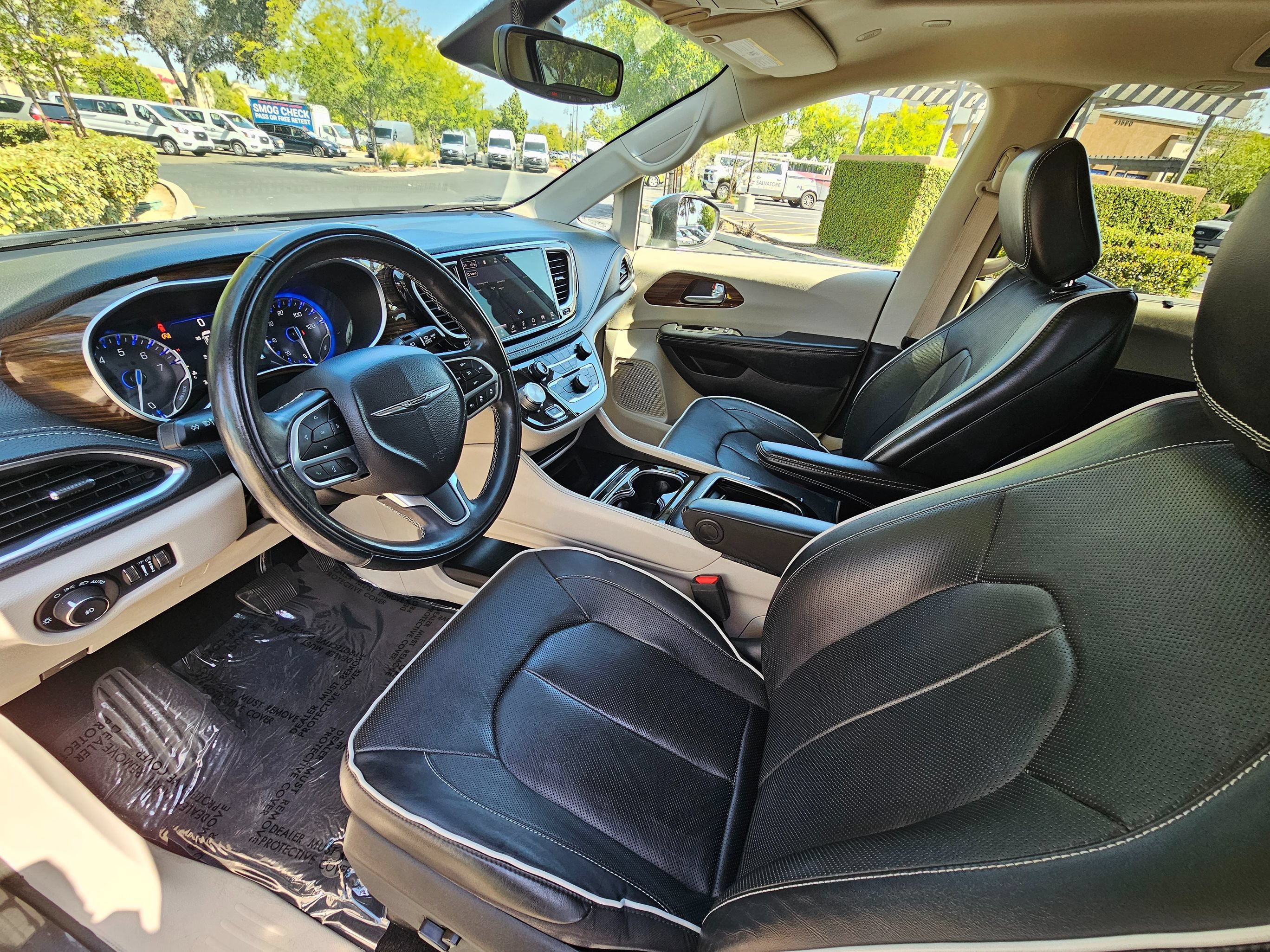 Used 2022 Chrysler Pacifica Limited FWD image 15