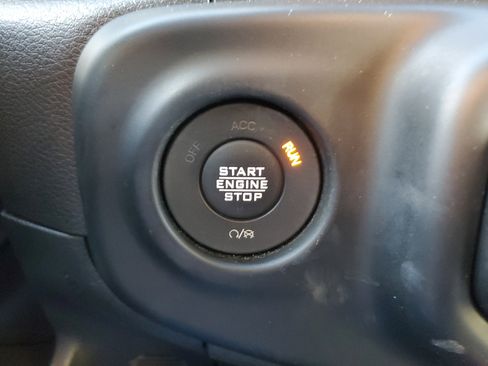 Used 2023 Jeep Gladiator Overland image 20