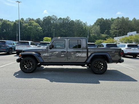 Used 2025 Jeep Gladiator Sport AWD/4WD image 2