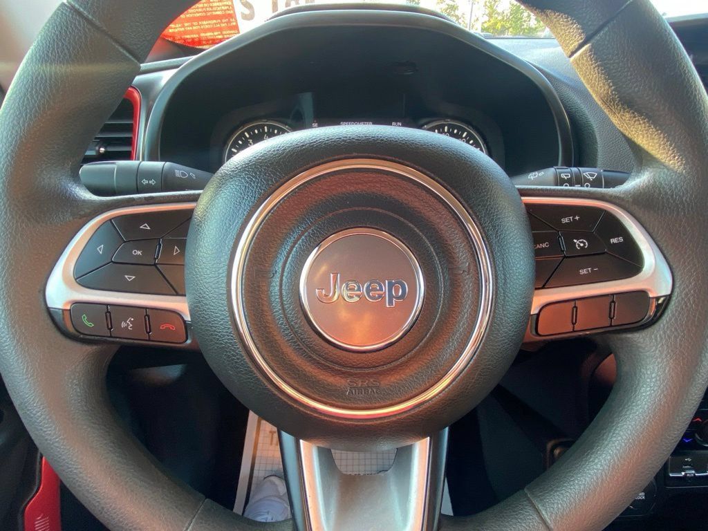 Used 2023 Jeep Renegade Latitude AWD/4WD image 25