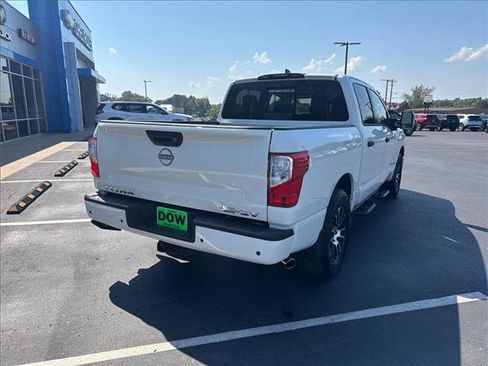 Used 2024 Nissan Titan SV w/ SV Convenience Package image 8
