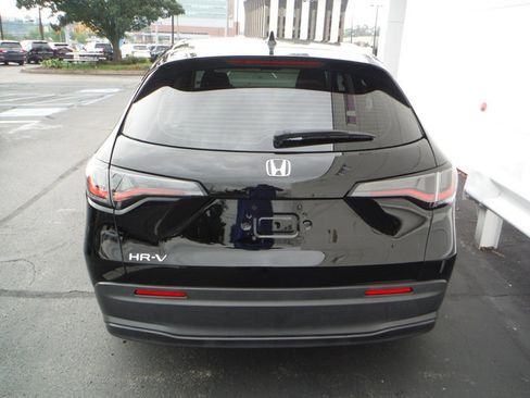 Used 2023 Honda HR-V LX image 7