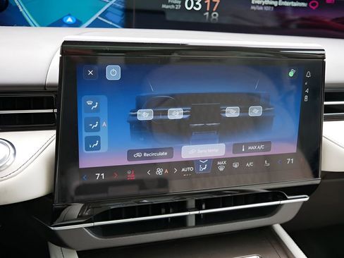 Used 2025 Lincoln Nautilus Black Label image 24