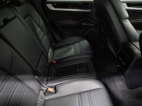 Certified 2024 Porsche Cayenne Coupe image 37