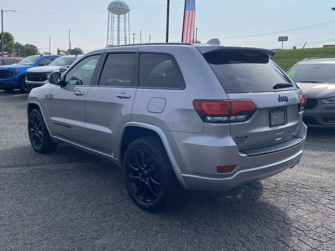 Used 2017 Jeep Grand Cherokee Altitude AWD/4WD image 6