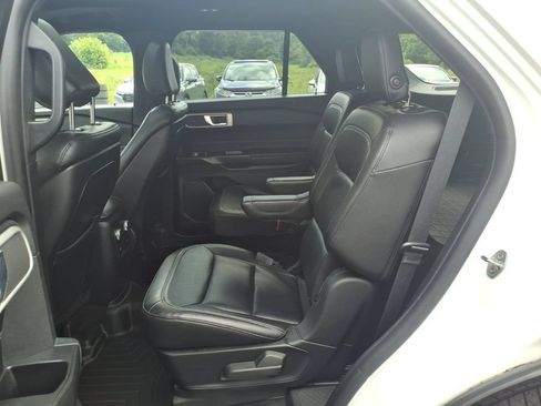 Used 2020 Ford Explorer XLT w/ Equipment Group 202A AWD/4WD image 15