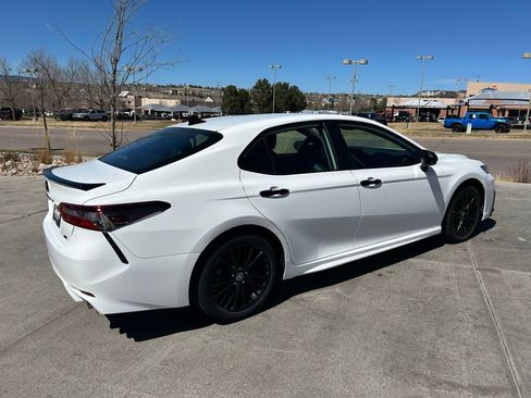 Used 2022 Toyota Camry SE w/ Carpet Mat Package (TMS) FWD image 11