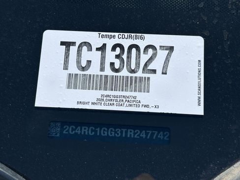 New 2026 Chrysler Pacifica Limited image 25