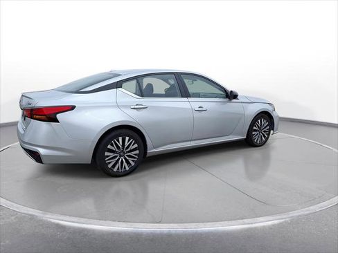 Used 2024 Nissan Altima 2.5 SV image 8