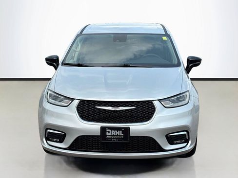 Used 2024 Chrysler Pacifica Limited FWD image 3
