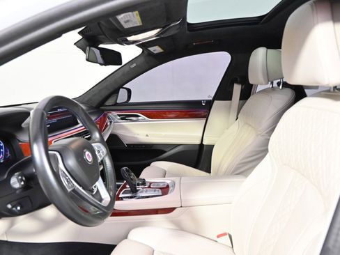 Used 2022 BMW ALPINA B7 xDrive w/ Luxury Rear Seating Package image 13