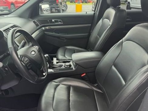 Used 2019 Ford Explorer XLT w/ Equipment Group 202A AWD/4WD image 10