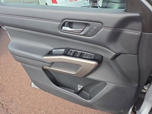 Used 2023 Nissan Pathfinder Platinum image 14