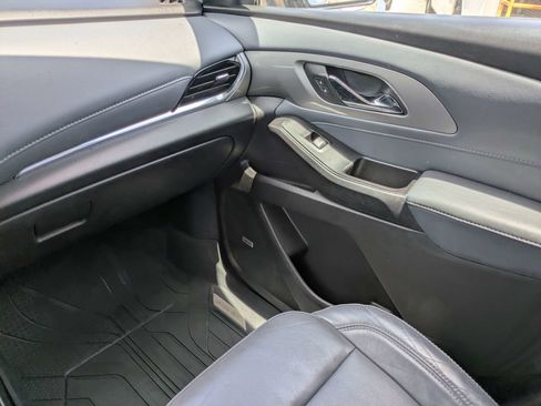 Used 2019 Chevrolet Traverse LT w/ LT Premium Package FWD image 12