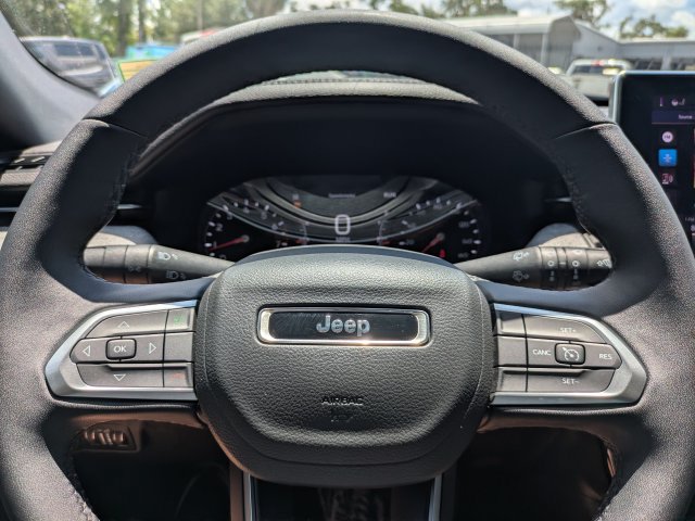 Used 2024 Jeep Compass Latitude AWD/4WD image 35
