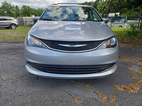 Used 2020 Chrysler Voyager Lxi FWD image 2