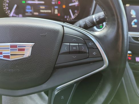 Used 2017 Cadillac XT5 Luxury image 23