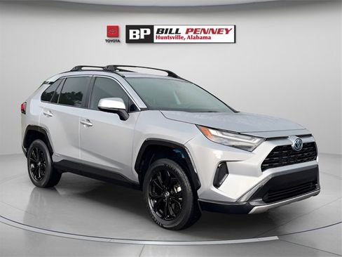 Used 2022 Toyota RAV4 SE image 8